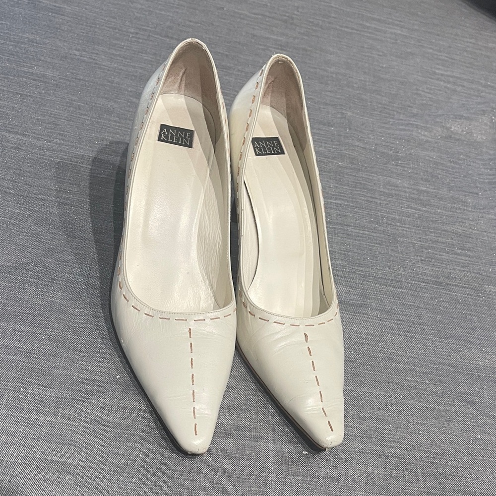 Vintage Anne Klein Cream w/light brown Stitching Women's Heels